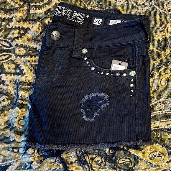 Price will go up to $80 after show ‼️Miss Me 26 NWT Black Jean Shorts - Picture 11 of 16